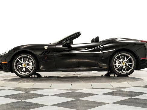 Used 2012 Ferrari California image 6