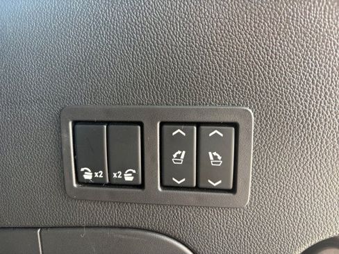 Used 2018 Chevrolet Tahoe Premier AWD/4WD image 18