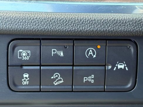 Used 2025 Chevrolet Suburban Z71 AWD/4WD image 33