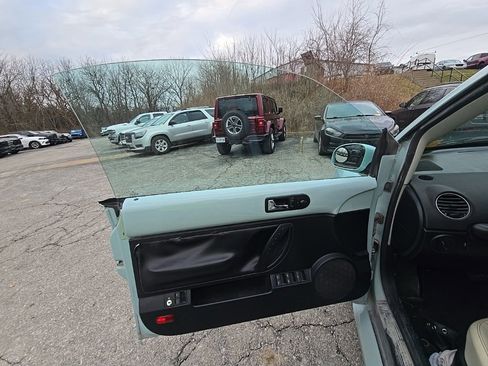 Used 2010 Volkswagen Beetle Convertible image 20