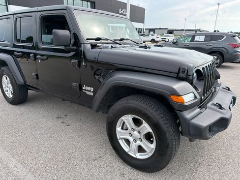 Used 2020 Jeep Wrangler Unlimited Sport S AWD/4WD image 3