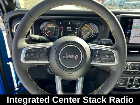 Used 2024 Jeep Wrangler Unlimited Sahara w/ Technology Group AWD/4WD image 11