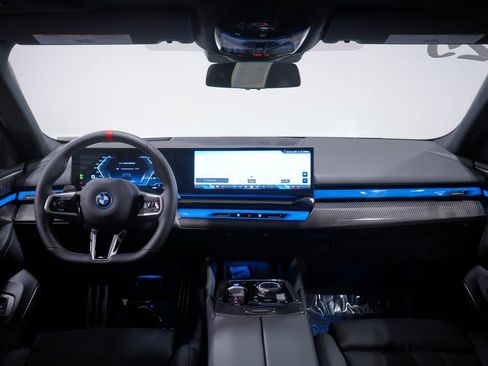 Used 2025 BMW i5 M60 w/ Premium Package image 10