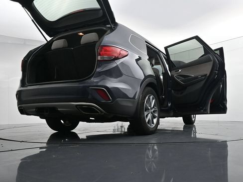 Used 2019 Hyundai Santa Fe XL SE AWD/4WD image 40