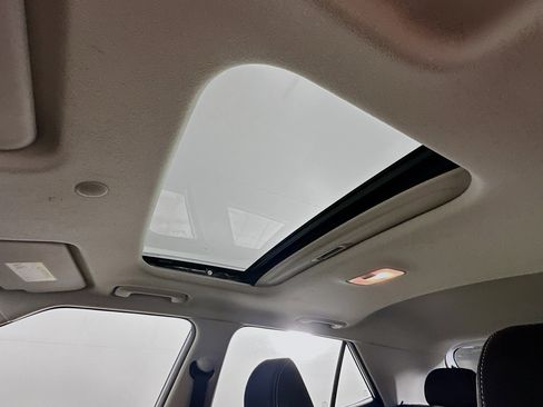 Used 2022 Hyundai Venue SEL w/ Cargo Package image 25