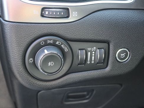 Used 2019 Jeep Cherokee Limited image 26