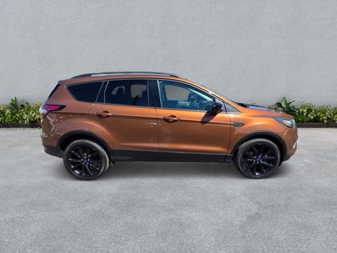 Used 2017 Ford Escape SE w/ Equipment Group 201A AWD/4WD image 4