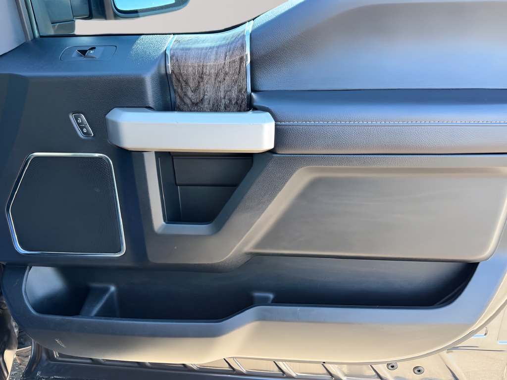 Used 2018 Ford F350 Lariat w/ Lariat Ultimate Package AWD/4WD image 31