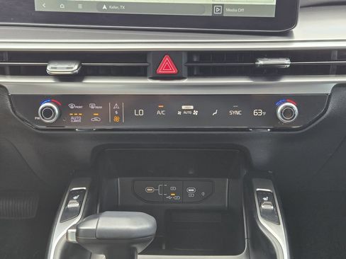 New 2025 Kia Sorento S AWD/4WD image 16