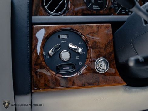 Used 2010 Rolls-Royce Phantom Coupe RWD image 17
