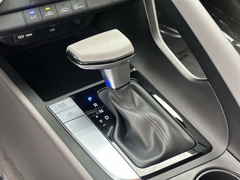 Used 2025 Hyundai Elantra SE FWD image 19