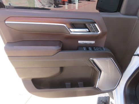 Used 2024 GMC Sierra 1500 Denali w/ Denali Reserve Package AWD/4WD image 24