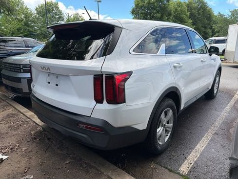 Used 2023 Kia Sorento LX FWD image 5