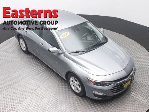Used 2023 Chevrolet Malibu LT FWD image 3