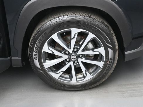 Used 2025 Toyota Corolla Cross XLE AWD/4WD image 36