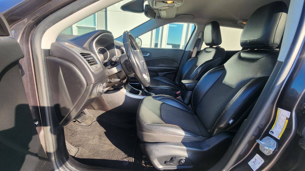 Used 2018 Jeep Compass Latitude w/ Popular Equipment Group FWD image 10