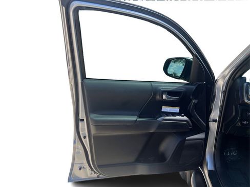 Used 2020 Toyota Tacoma TRD Off-Road image 19