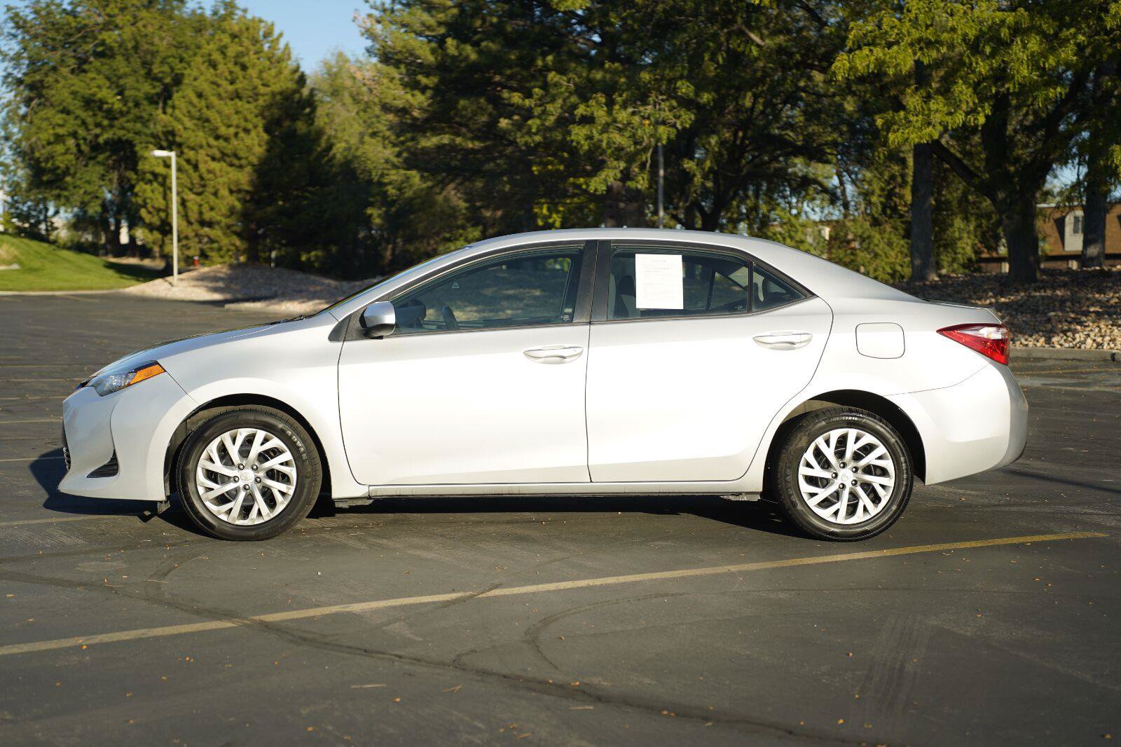 Used 2017 Toyota Corolla LE FWD image 2