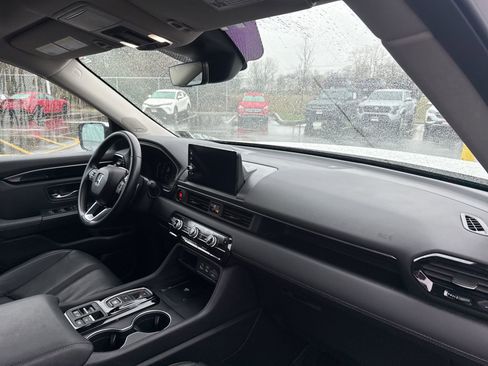 Used 2023 Honda Pilot Touring image 15