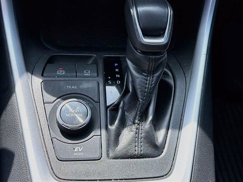 Used 2020 Toyota RAV4 XSE w/ XSE Grade Weather Package AWD/4WD image 18