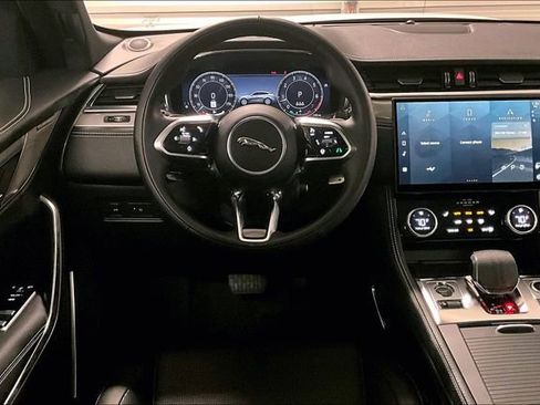 Certified 2024 Jaguar F-PACE R-Dynamic S image 4