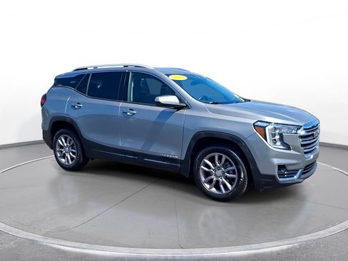Used 2024 GMC Terrain SLT AWD/4WD image 2