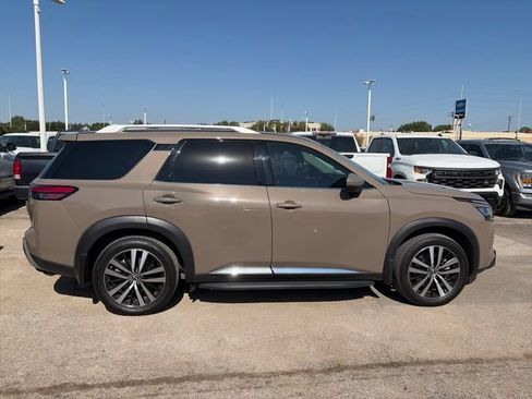 Used 2023 Nissan Pathfinder Platinum w/ Cargo Package FWD image 5
