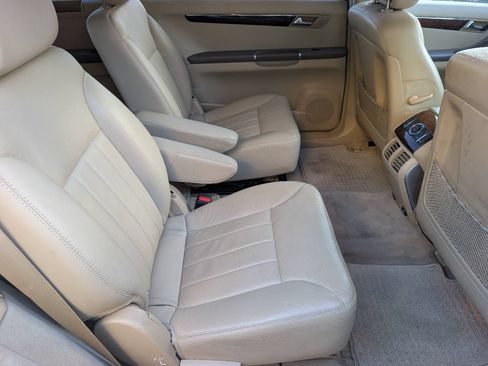 Used 2006 Mercedes-Benz R 350 4MATIC w/ Trim Pkg image 14