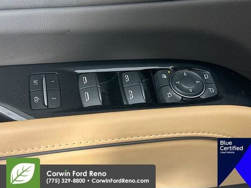 Used 2022 Cadillac Escalade Premium Luxury AWD/4WD image 22