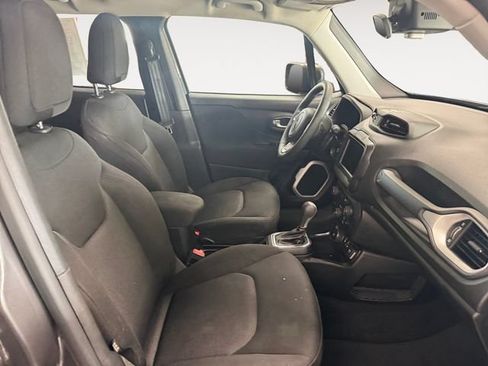 Used 2019 Jeep Renegade Sport w/ Sport Appearance Group AWD/4WD image 4