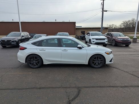 Certified 2024 Honda Civic Sport Touring image 2