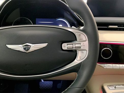 Used 2023 Genesis GV70 2.5T w/ Advanced Package image 18