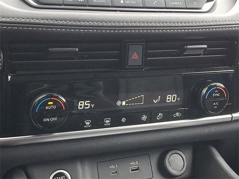 Used 2021 Nissan Rogue SV image 15