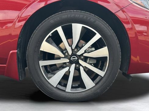 Used 2024 Nissan Sentra SV w/ SV Premium Package FWD image 30