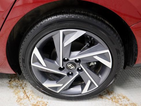 Used 2025 Hyundai Elantra SEL image 20