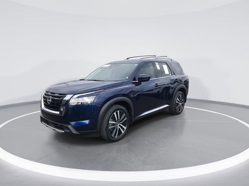 Used 2024 Nissan Pathfinder Platinum image 4