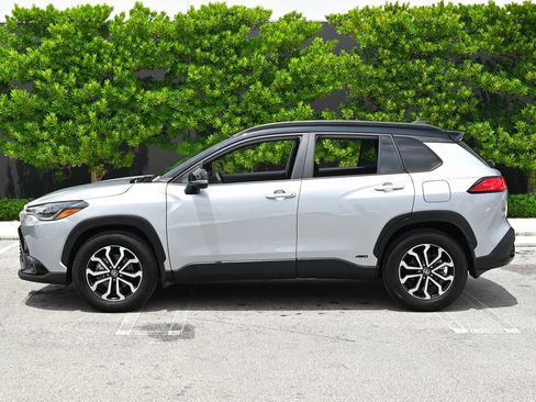 Used 2024 Toyota Corolla Cross AWD Hybrid w/ Moonroof Package image 7