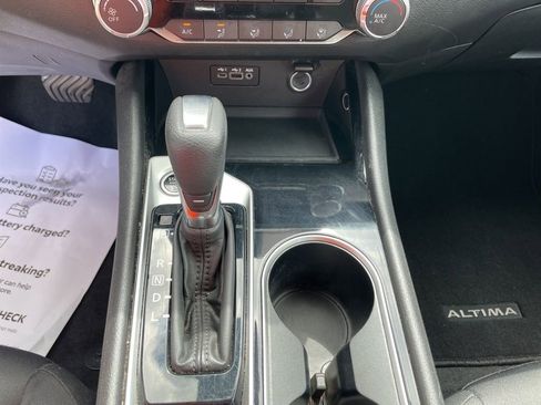 Used 2024 Nissan Altima 2.5 SV image 19