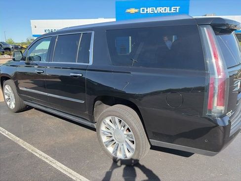 Used 2017 Cadillac Escalade ESV Platinum AWD/4WD image 4