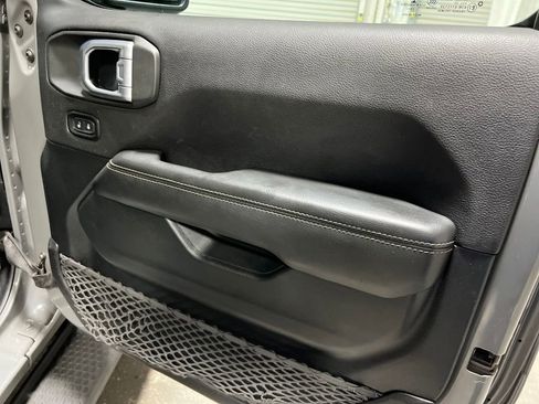 Used 2021 Jeep Wrangler Unlimited Sahara w/ Uconnect 4C Nav & Sound Group AWD/4WD image 9