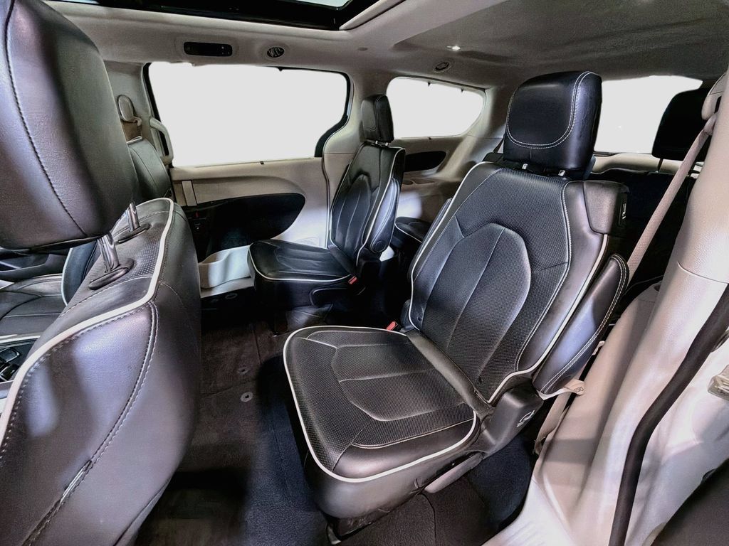 Used 2024 Chrysler Pacifica Limited FWD image 26