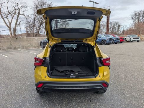 Used 2024 Chevrolet Trax RS w/ Sunroof Package image 21