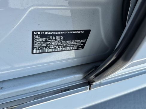 Used 2024 BMW i7 xDrive60 w/ Executive Package image 36