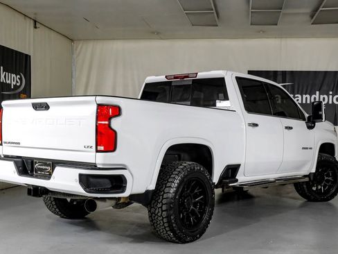 Used 2025 Chevrolet Silverado 2500 LTZ w/ LTZ Premium Package AWD/4WD image 9