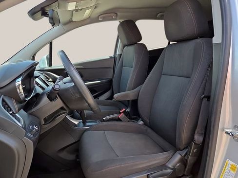 Used 2017 Chevrolet Trax LT FWD image 17