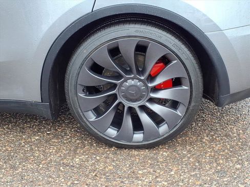 Used 2024 Tesla Model Y Performance image 7
