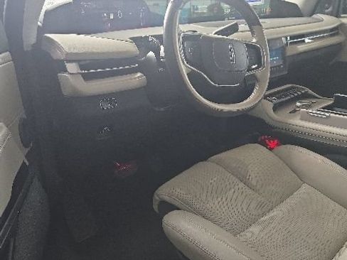 Used 2025 Lincoln Navigator L Reserve AWD/4WD image 14