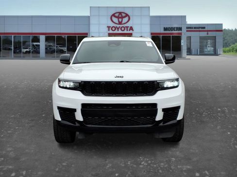 Used 2024 Jeep Grand Cherokee L Altitude AWD/4WD image 2