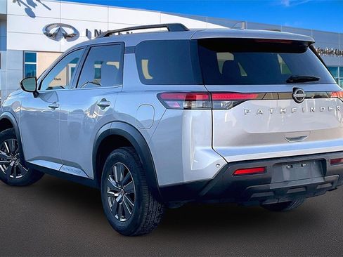 Used 2025 Nissan Pathfinder SV image 11