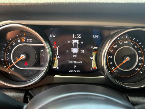 Used 2023 Jeep Gladiator Sport AWD/4WD image 15